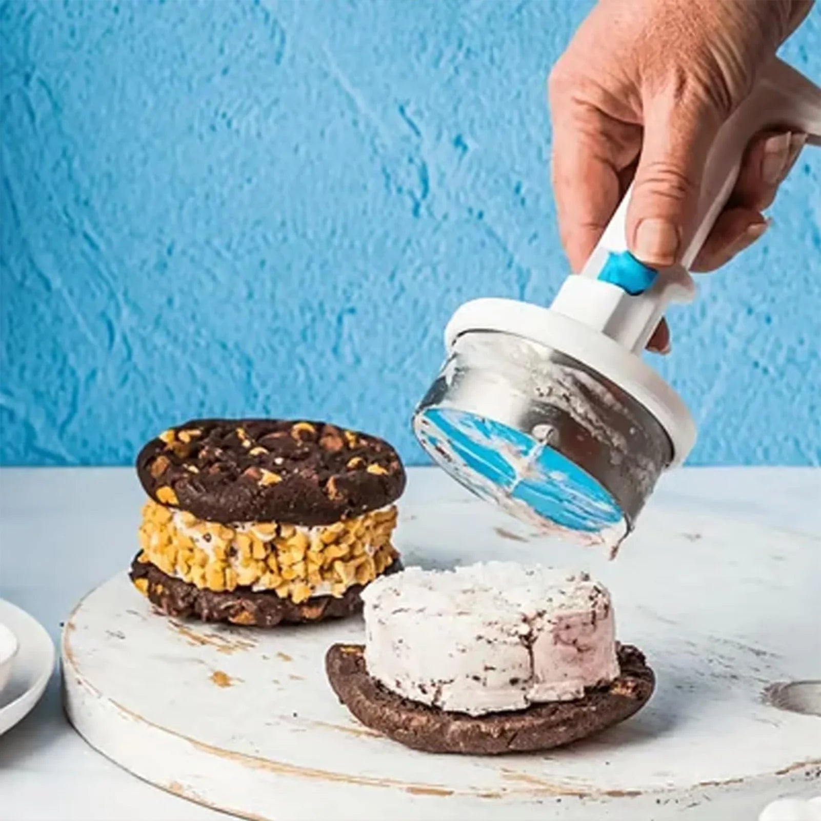 Create Delicious Ice Cream Sandwiches at Home with Our Easy-to-Use Ice Cream Sandwich Maker and Scoop!